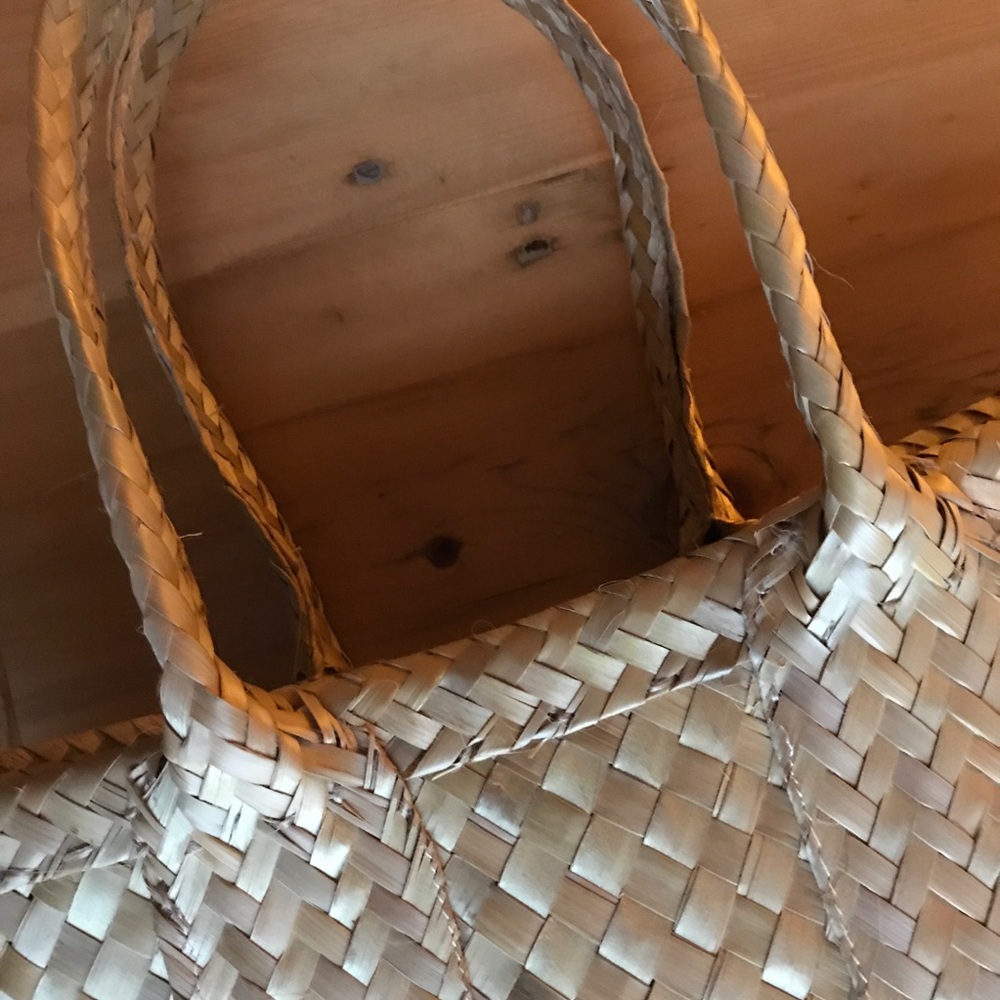 Basket weave tote 14”Wx12”Hx2”D - Picture 5 of 7